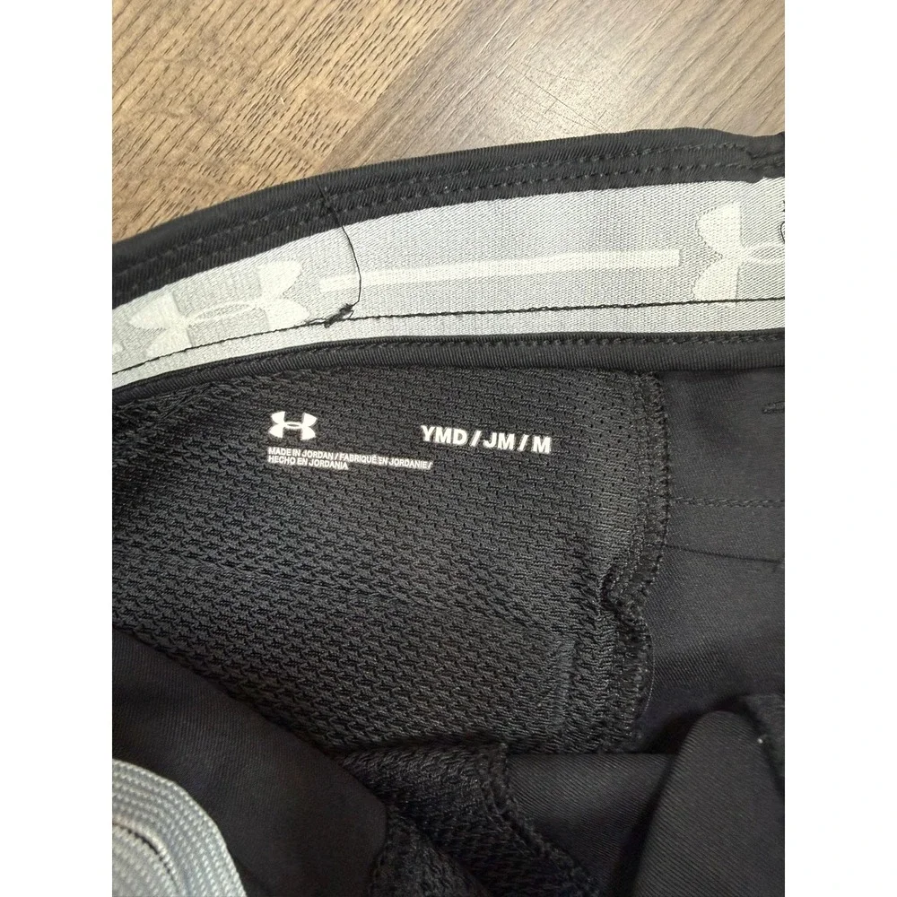Under Armour Boys Black Match Play Golf Shorts Youth Medium YMD Adjustable Waist
